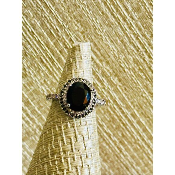 🖤 925 Sterling Silver Oval Cut Black Onyx & White Lab-Created Diamonds Ring - Picture 5 of 16